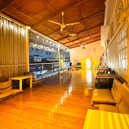 Baan Nampetch Hostel Bangkok Exterior photo