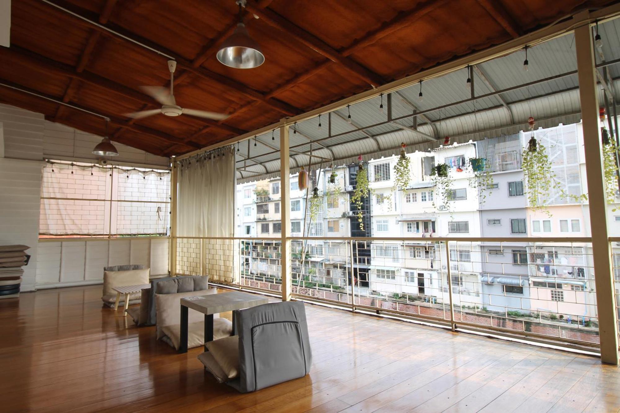 Baan Nampetch Hostel Bangkok Exterior photo