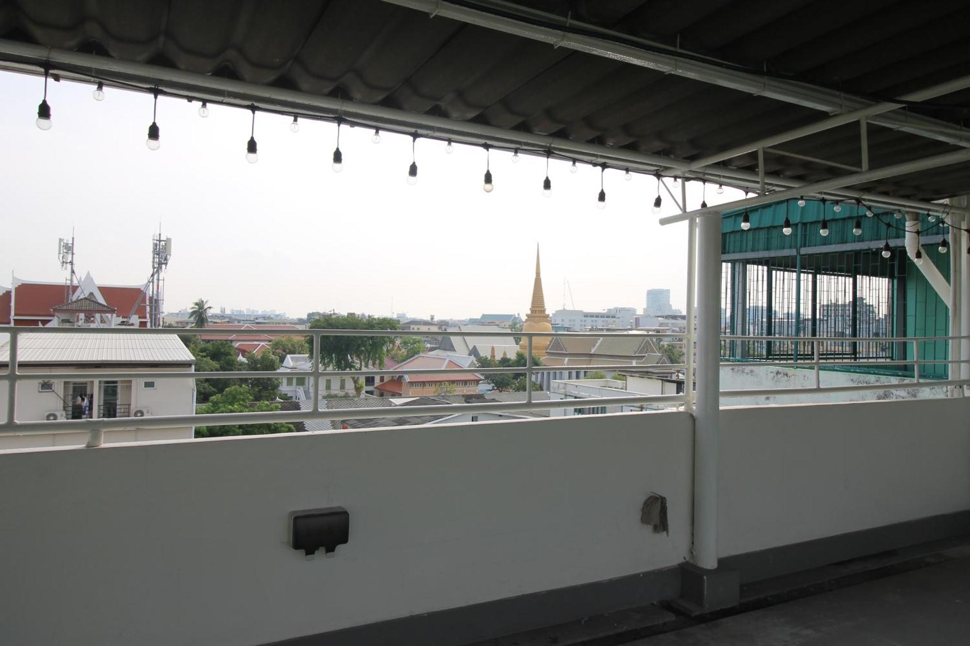 Baan Nampetch Hostel Bangkok Exterior photo