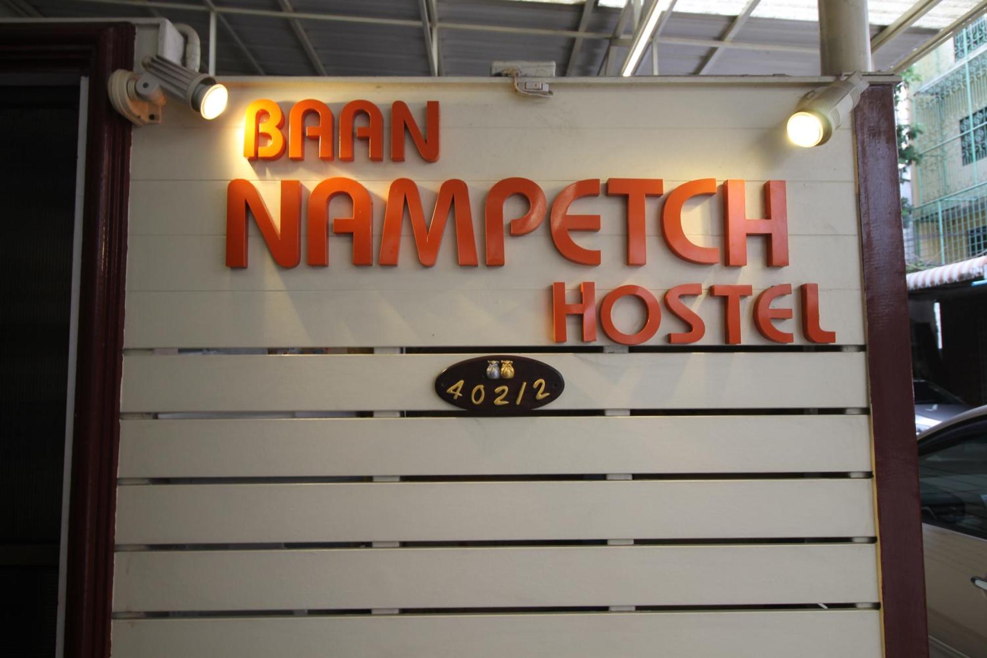 Baan Nampetch Hostel Bangkok Exterior photo
