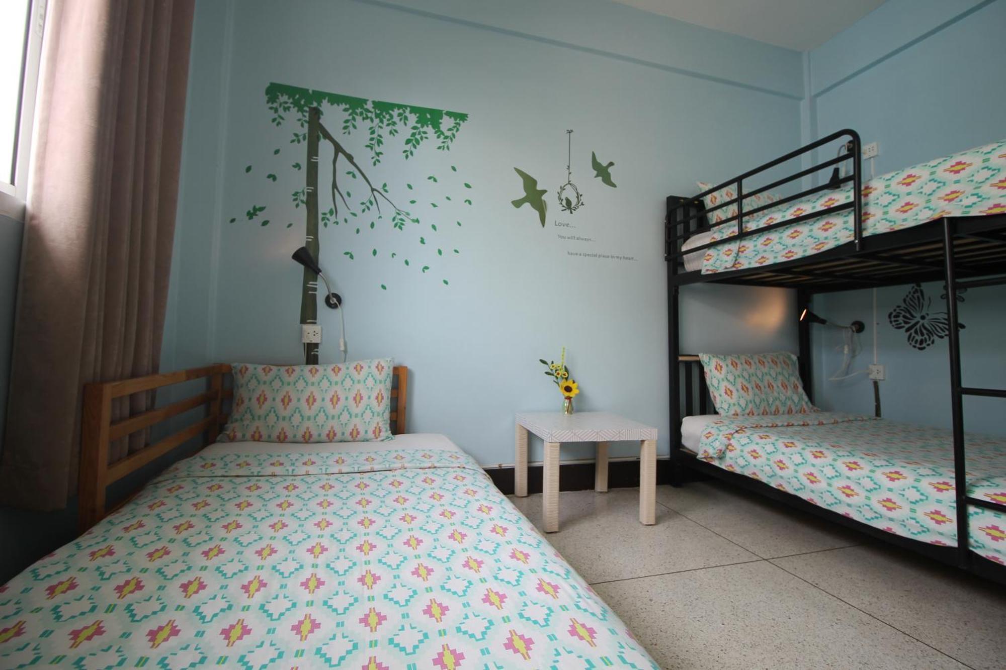 Baan Nampetch Hostel Bangkok Exterior photo