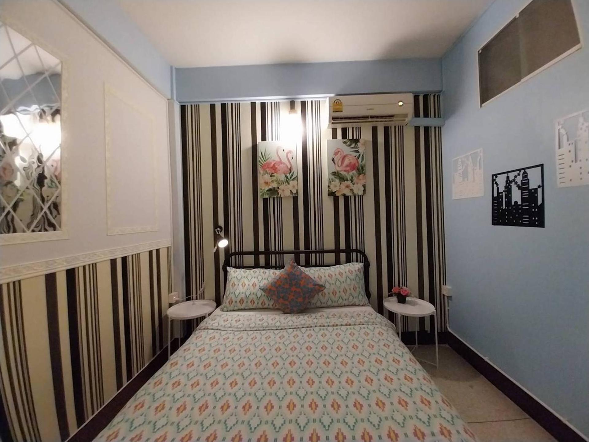 Baan Nampetch Hostel Bangkok Exterior photo